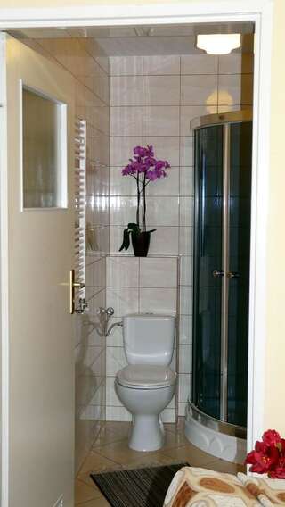 Хостелы Uslugi Hotelarskie Jerzy Czarnecki Дравско-Поморске Одноместный номер с собственной ванной комнатой-4