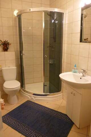 Хостелы Uslugi Hotelarskie Jerzy Czarnecki Дравско-Поморске Одноместный номер с собственной ванной комнатой-5